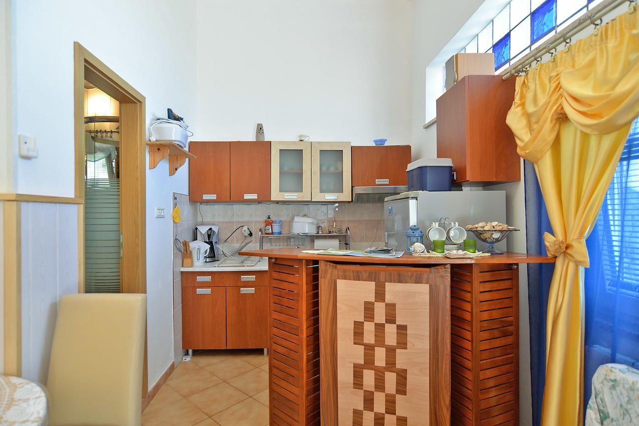 Apartments Dino 1374 พูลา ภายนอก รูปภาพ