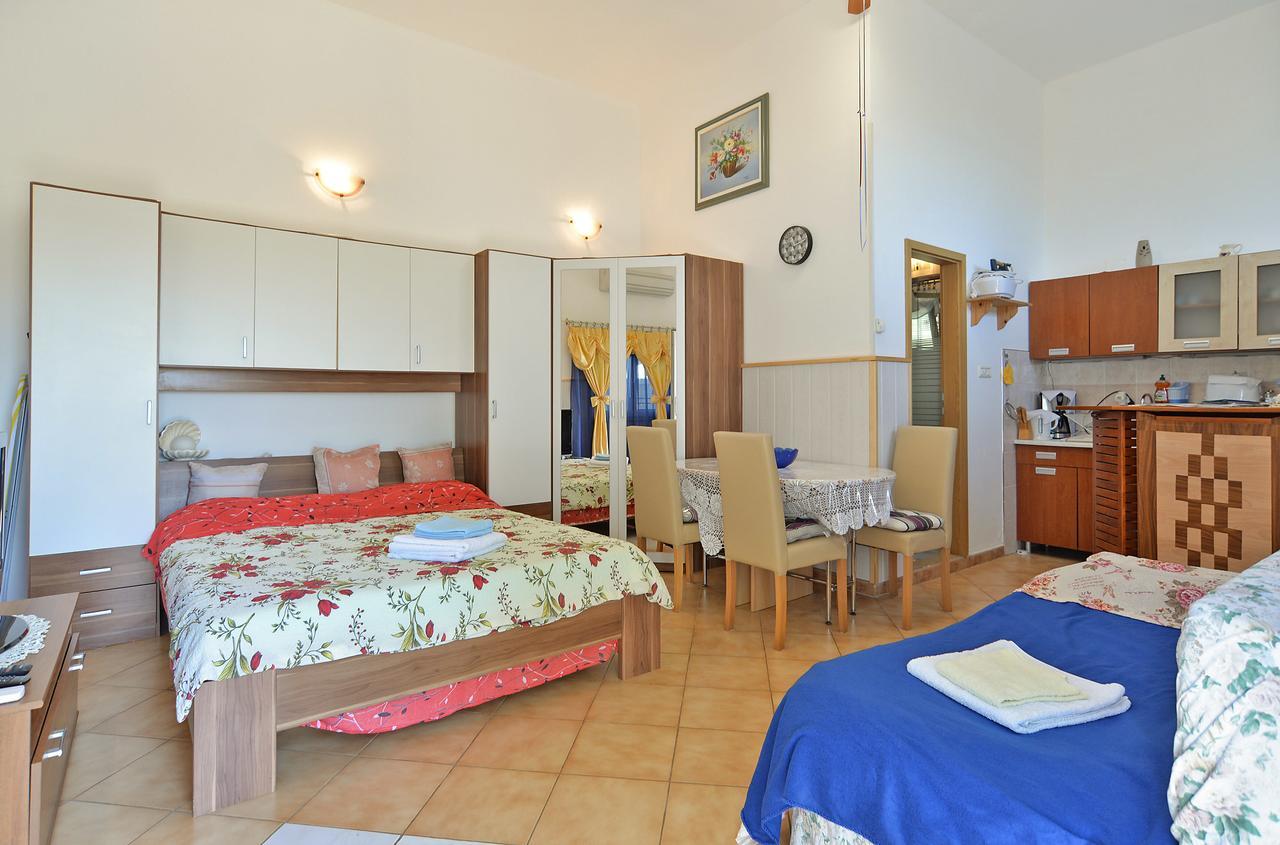 Apartments Dino 1374 พูลา ภายนอก รูปภาพ